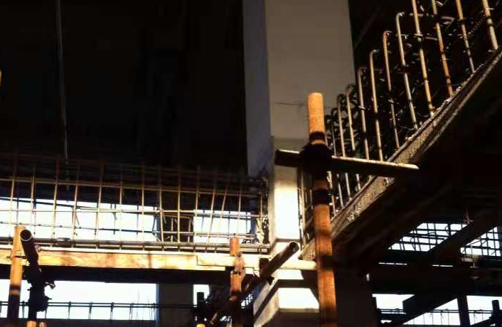 海北一厂房梁柱截面加大施工